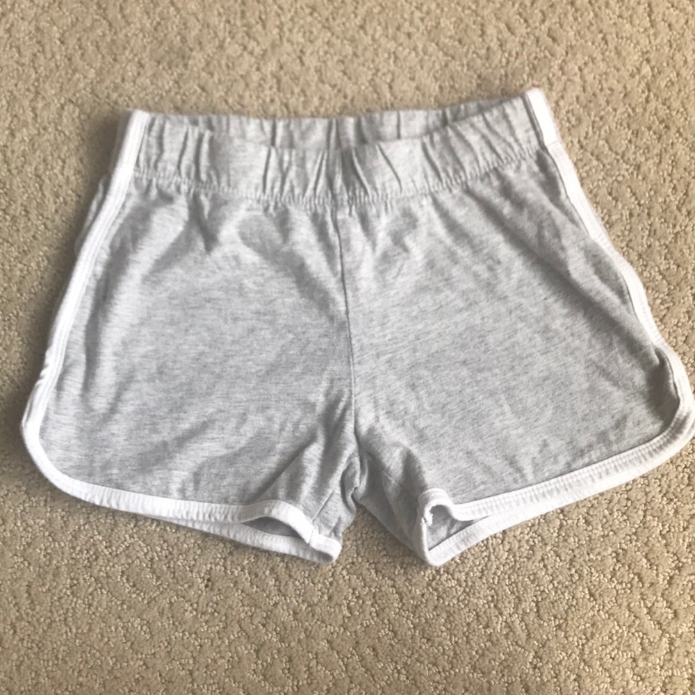 Light gray shorts w/ white seam, Size S 5/6